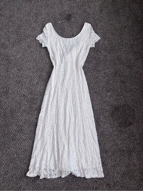 White Lace Maxi Dress with Scoop Neckline and Short Sleeves